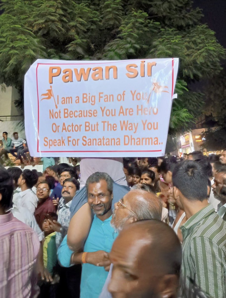 VlKAS_PR0NAM0's tweet photo. Pawan Kalyan ..a hero on screen, a Sanatani on the ground. 🔥 https://t.co/l7dvlUS6Xx