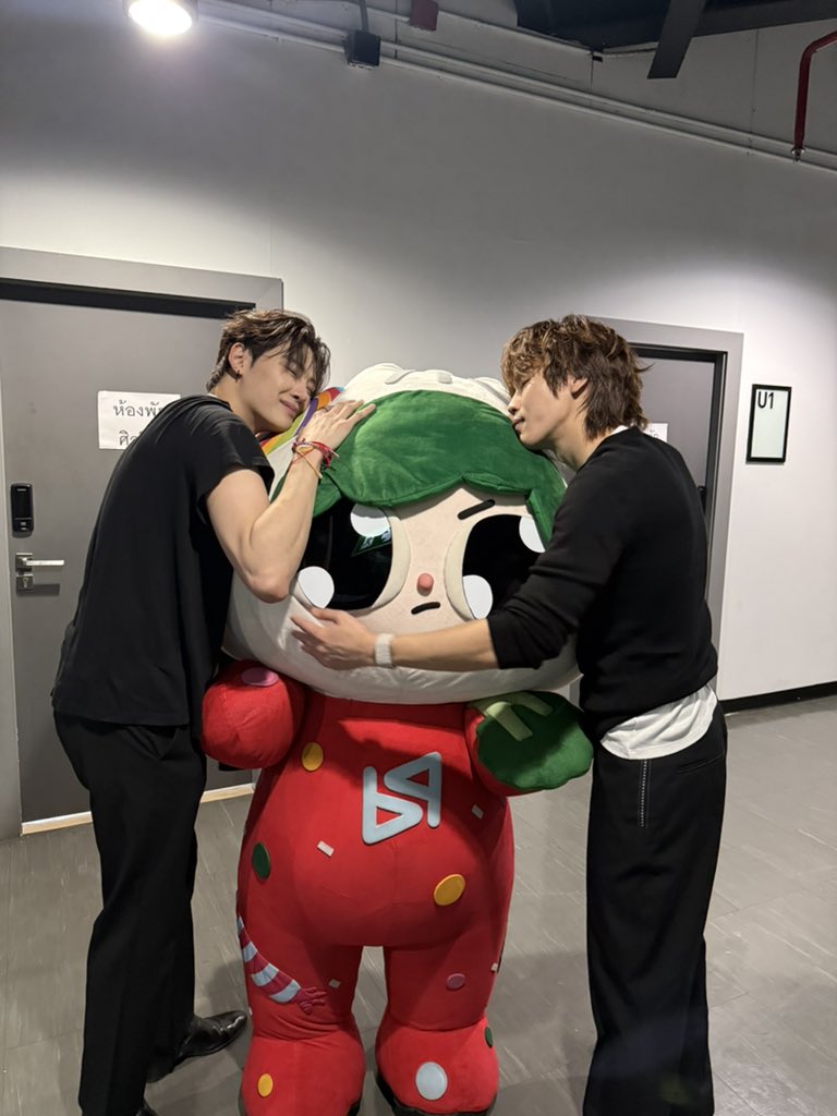 paody_GMMTV's tweet photo. คนอันตุรายมั่ยจุ่มแจ้ม กิ่โมงง ?! เฮ๋🤭
#GMMTVFANIVAL2026HappyFamilyxBP
#PAODY @bb0un @Prem_space https://t.co/7cvbsdgisU