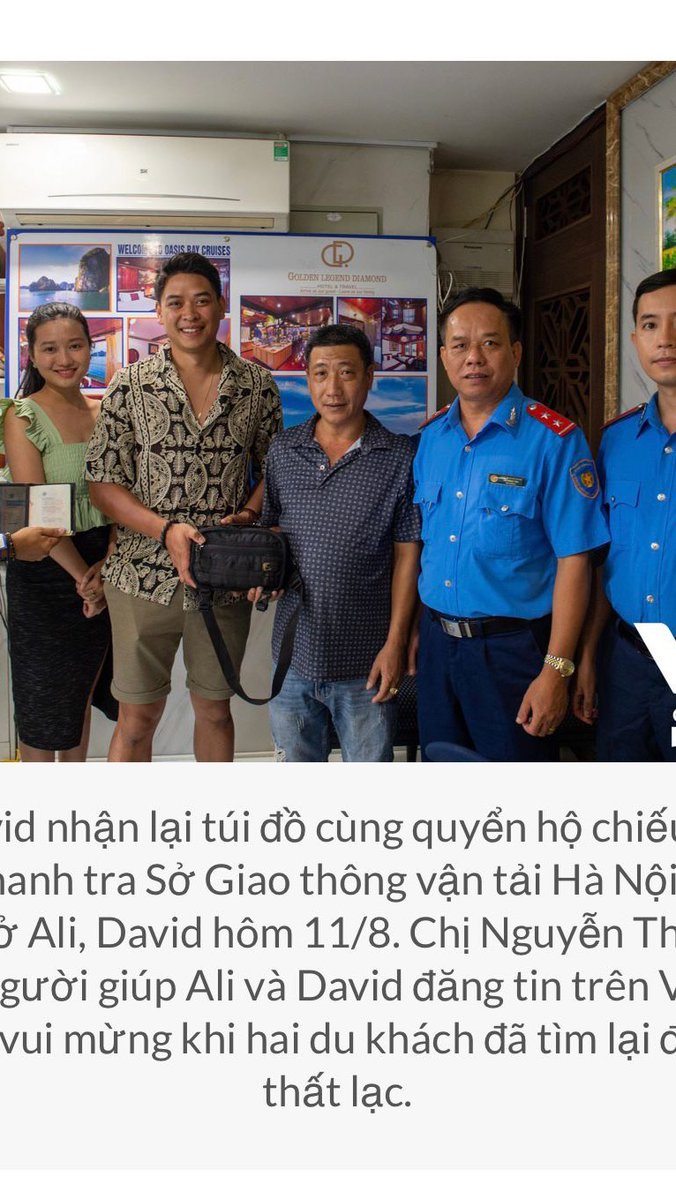 JaimeRincom's tweet photo. VN Travel Advisory, VOV và Thanh tra Giao thông Hà Nội vui mừng hỗ trợ du khách Pháp tìm lại đồ thất lạc trên xe tại Hà Nội. https://t.co/bs1I4UKxoP
