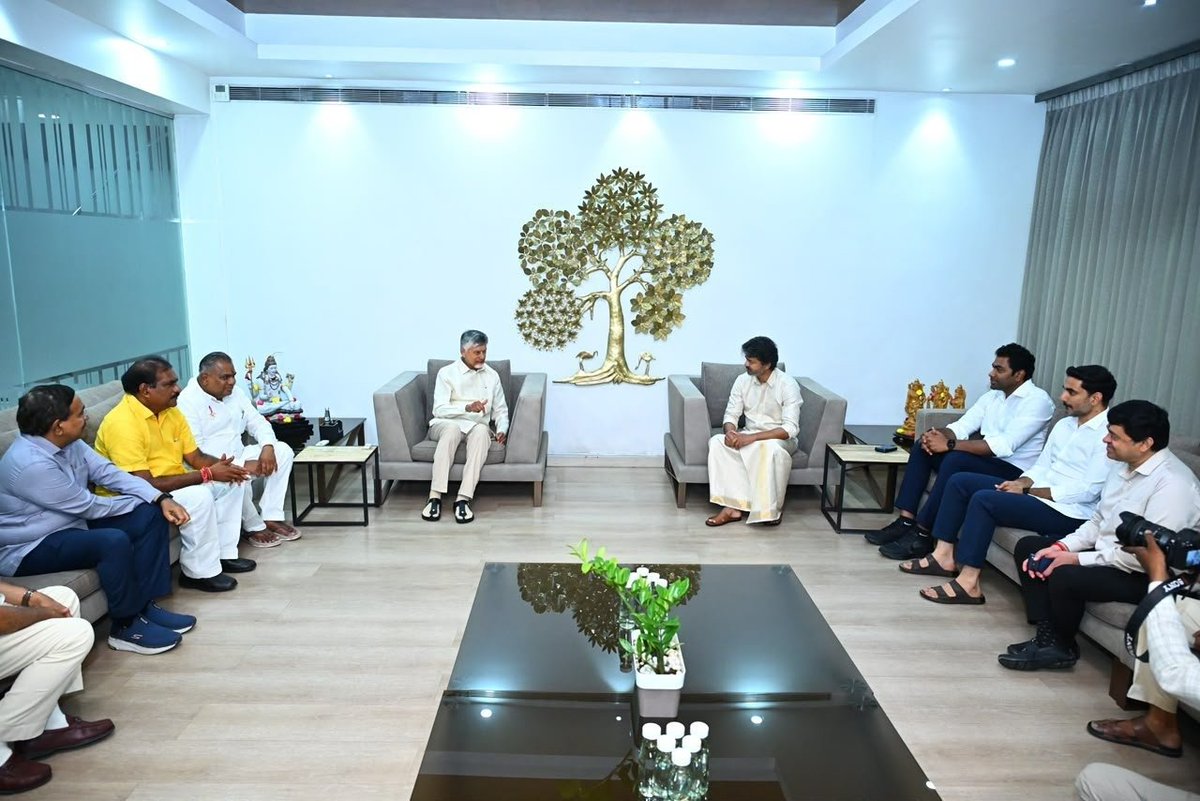 VRMadhuPR's tweet photo. Hon’ble Chief Minister of Tamil Nadu #ThiruCJosephVijay ( #TVKVijay ) Garu visits the residence of Andhra Pradesh Chief Minister Shri #NaraChandrababuNaidu Garu, capturing a memorable moment during his Vijayawada visit.*❤️‍🔥

#VijayawadaUtsav2026
@ncbn @naralokesh @actorvijay https://t.co/UTRFeGvvf8