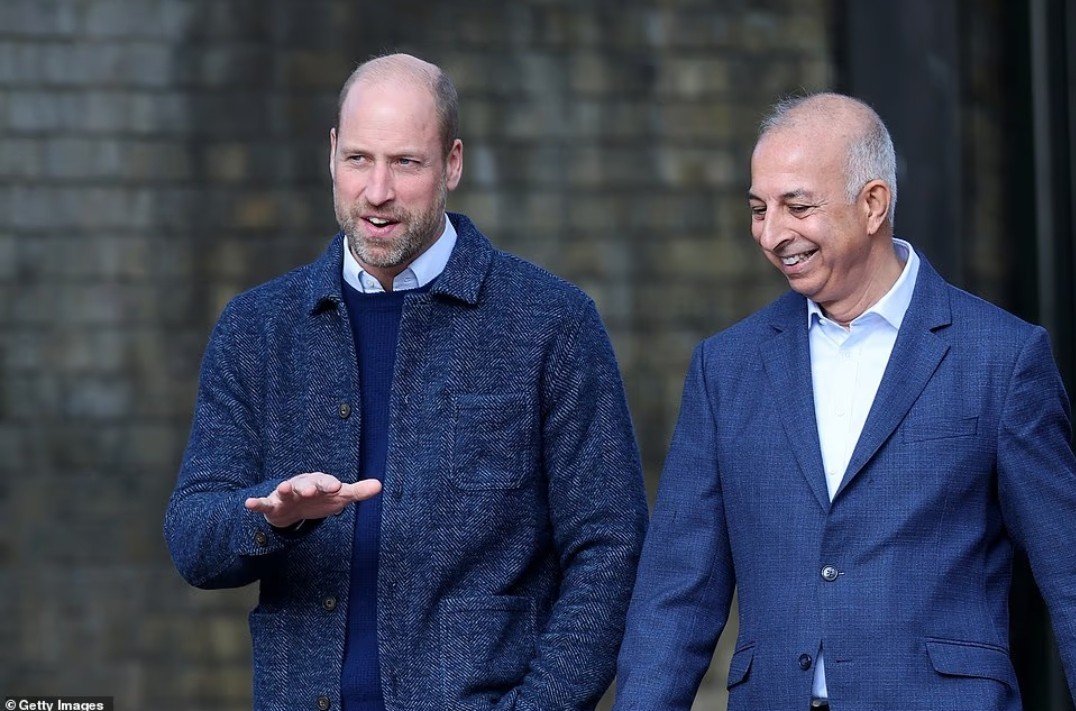 Canellelabelle's tweet photo. Oh I am in love with those "surprise" unannounced engagements😍
Look at this King energy and this King move🔥
   Now it makes sense why Catherine and Princess Charlotte were randomly spotted on the Tube in London a day ago, it appears the family is in London as Prince William has this event planned.
    This morning, the Prince of Wales has brought London’s The Mall to a standstill this morning as cricketing stars from the UK and India come together for an informal game right outside Buckingham Palace, in one of his most "King move" to date🔥
   Organised by Backyard Cricket, the informal and impromptu game transformed one of London's most recognisable thoroughfares into a pitch, bringing together sporting greats from across the cricketing world, in celebration of " the longstanding bond between Britain and India, united by their mutual love of the sport," ahead of his Earthshot Prize India.👌🏽
   Mr Wales brought the GQ style today in London😍
I LOVE his entire outfit from head to toe, so well put together and appropriate for the chilly weather and yet for a sproty event.
#PrinceofWales
📹 Emily Ferguson