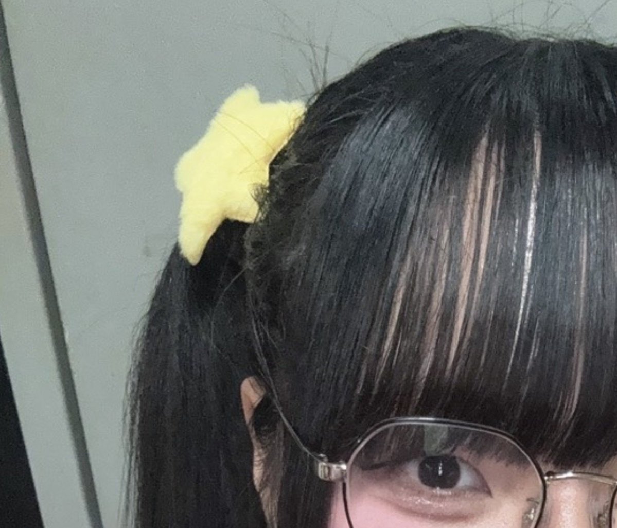 usa_tmby's tweet photo. 今日の頭につけていた星は、去年の冬大会のかほさんを大リスペクトしているので勝手にマネをしてしまいました……🌟
色んな人に可愛いって言って貰えて嬉しい！
Tomboys☆の☆の部分です^_^ https://t.co/68iNkyOxUb