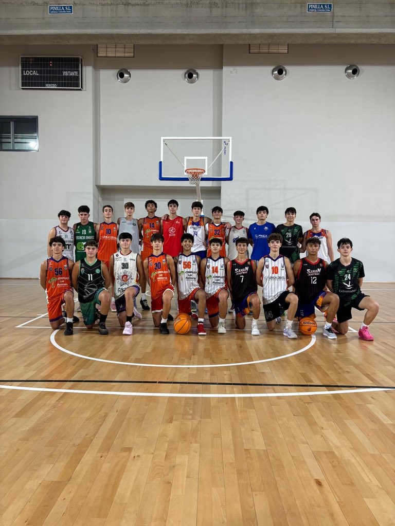 FExB's tweet photo. 🏀 Ayer comenzó el Programa de Detección y Selección de Talentos (PDyST) Cadete.

🏟️ La sesión se desarrolló en el Pabellón Multiusos de Cáceres.

Gran trabajo de todos los jugadores y jugadoras 💪🏻

@jovendeportEXT
#BaloncestoExtremadura #AbrazaElBaloncesto https://t.co/iksI7Fr4mA
