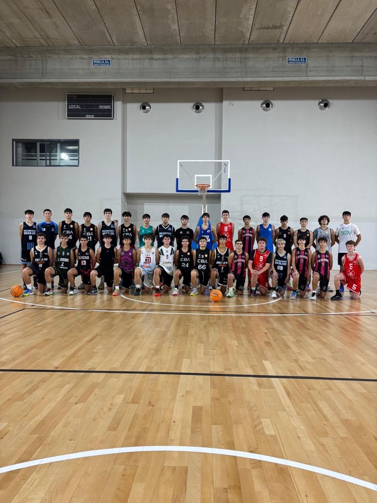 FExB's tweet photo. 🏀 Ayer comenzó el Programa de Detección y Selección de Talentos (PDyST) Cadete.

🏟️ La sesión se desarrolló en el Pabellón Multiusos de Cáceres.

Gran trabajo de todos los jugadores y jugadoras 💪🏻

@jovendeportEXT
#BaloncestoExtremadura #AbrazaElBaloncesto https://t.co/iksI7Fr4mA