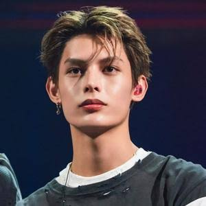 LJa2thew's tweet photo. @zhaoyufinesheyt Happy birthday, James! Keep turning your dreams into reality.

AN OCTOBER MIRACLE NAMED JAMES  

#Happy21andOnlyJAMES
#제임스의_빛이_차오르길 https://t.co/TukNivBRUC