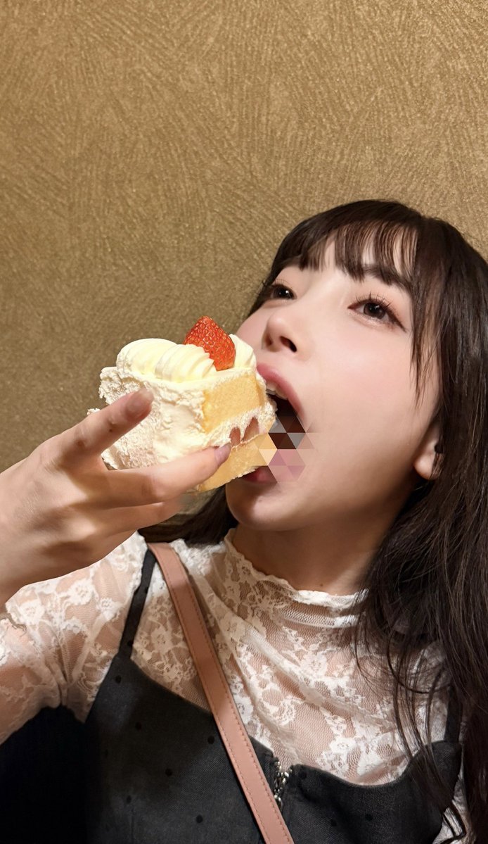kotochannel510's tweet photo. 風船🎈飛んだ〜🎂❣️

口の中はグロい𝄄▙▒▚▒▞事になってた(^ω^;);););) https://t.co/wos7wJikiM