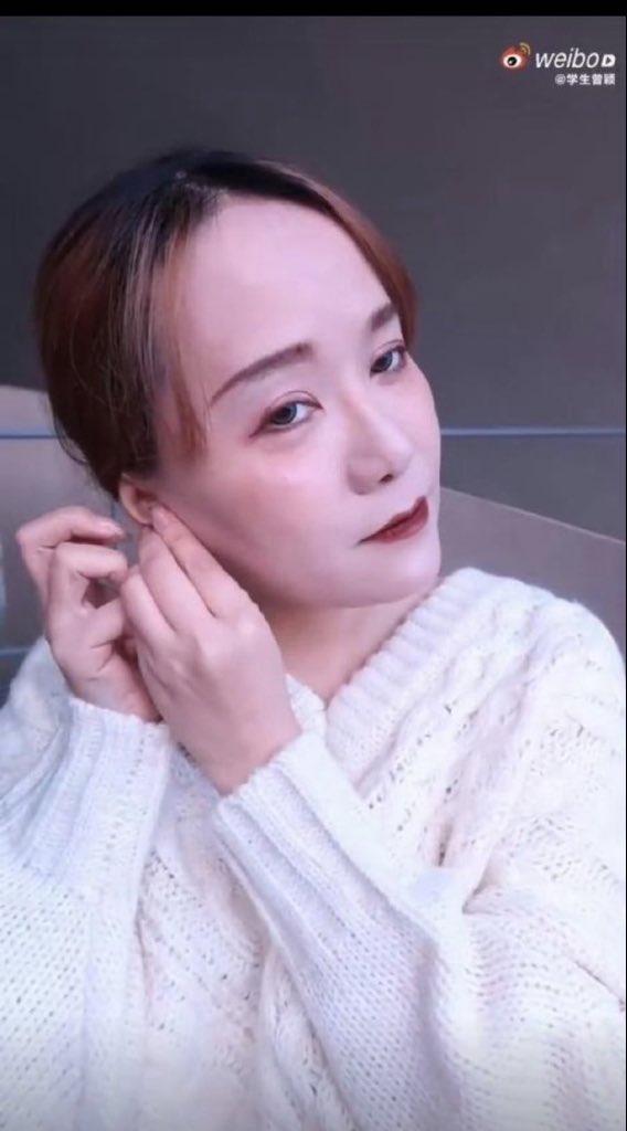 mimijieweb3's tweet photo. 突然被她屏蔽了，我比失恋还难过

曾经她的大号和小号我们都是互关好友。
当初大号还没互关的时候，有个大V公开出骂她是鸡
我看不下去就在评论区怼了一句
直到今天，我都不愿意刷那个博主的内容。

就是那条评论，她特意过来给我点了关注，之后我们也有私信聊过。
后来她大号没了，小号依旧有互相关注。

我一直觉得她是个没什么心眼、很重情义的人。
愿意陪着孙哥打拼，给孙哥洗七年内裤，最后还被孙哥甩了，我想她一定是个好女人

但这一刻，我好像又明白孙哥为什么不要她了。