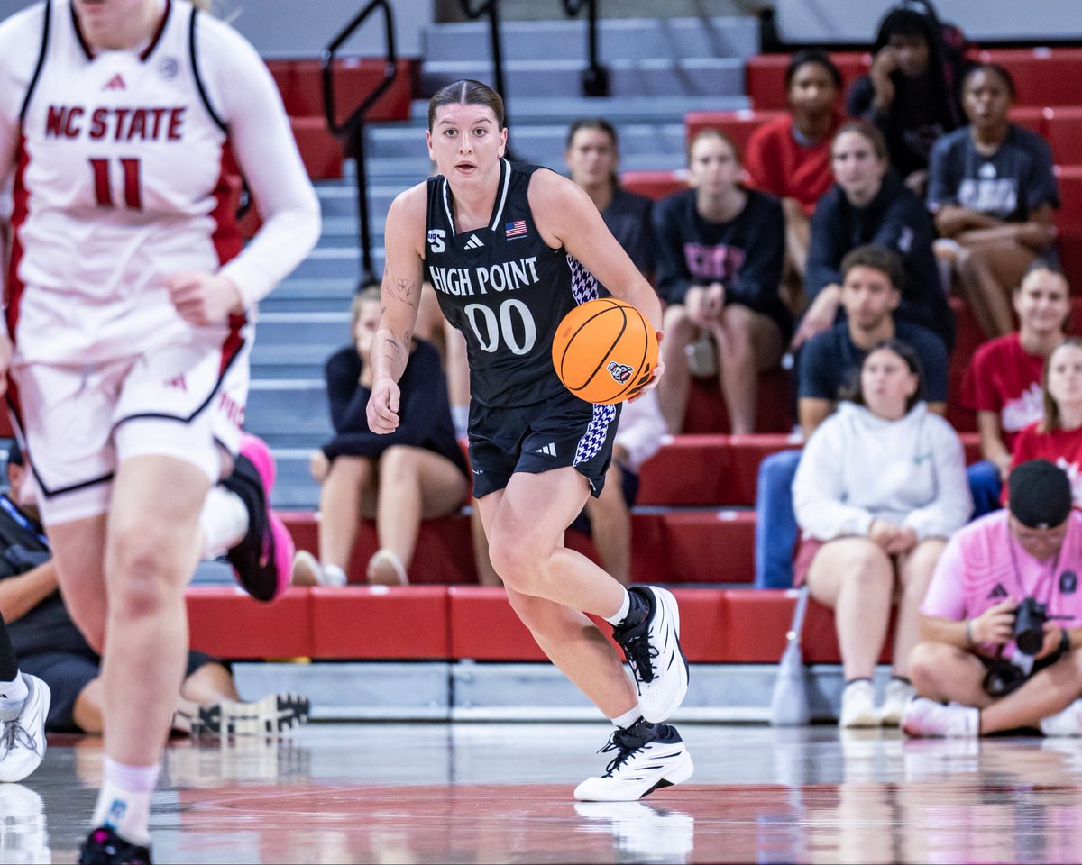 HPUWBB's tweet photo. Happy Birthday Juliann!! 🥳

#GoHPU x #FamilyFunWin https://t.co/asW4z4poq5