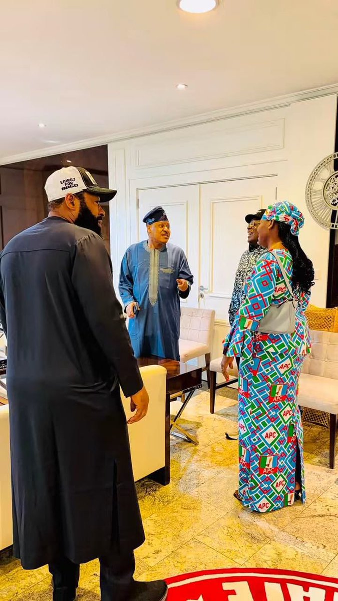 Mr_Strategiist's tweet photo. The H.M Engr. David Umahi, @DaveUmahi Governor Mohammed Umaru Bago, @HonBago Minister of Information and National Orientation, Mohammed Idris Malagi, and the SSA to the President @officialABAT on Community Engagement (North Central), Abiodun Essiet.@AbiodunEssiet 
#TinubuMustStay https://t.co/QtDexUziJJ