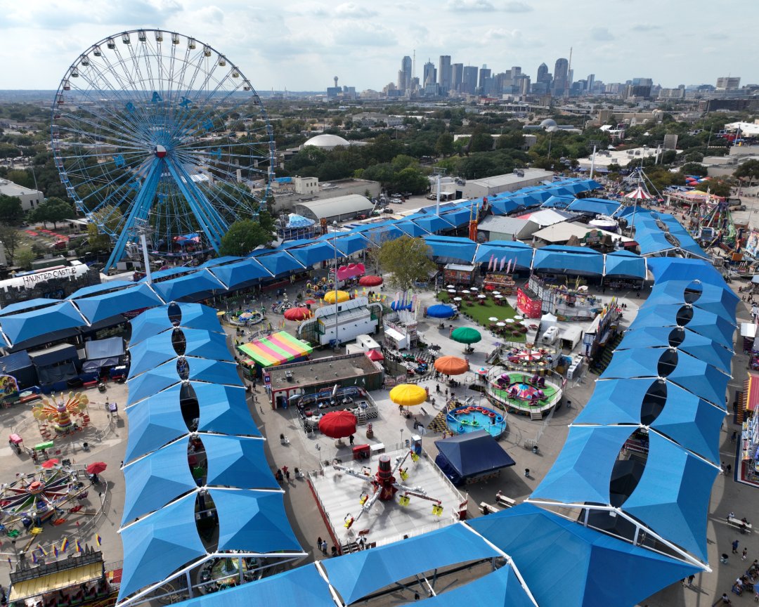 StateFairOfTX's tweet photo. Last Thrilling Tuesday = one more reason to hit the Midway! 🎡🤠 Most rides are discounted today, so squeeze in a few extra spins before the Fair ends.

📸: Matt Mauch https://t.co/UUpdkYmR0d