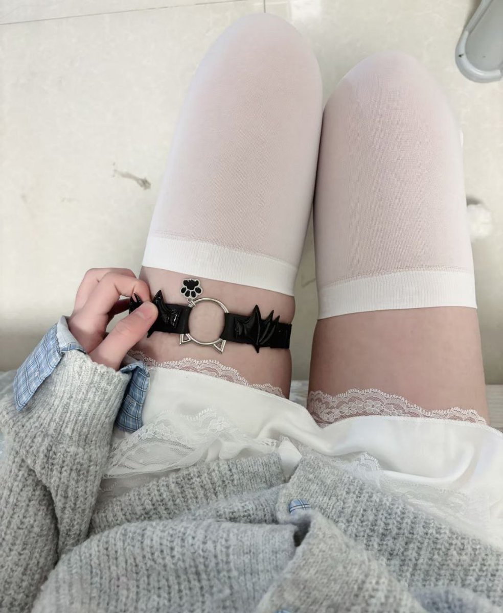 mary54ub9's tweet photo. 刚到家、新拍的  

有人想要锐评一下我18岁的福嘛  

（拒绝人机）赶紧看，我要删了  

真没有🚪   流言1我真给呀 https://t.co/9PMAHKCeeL
