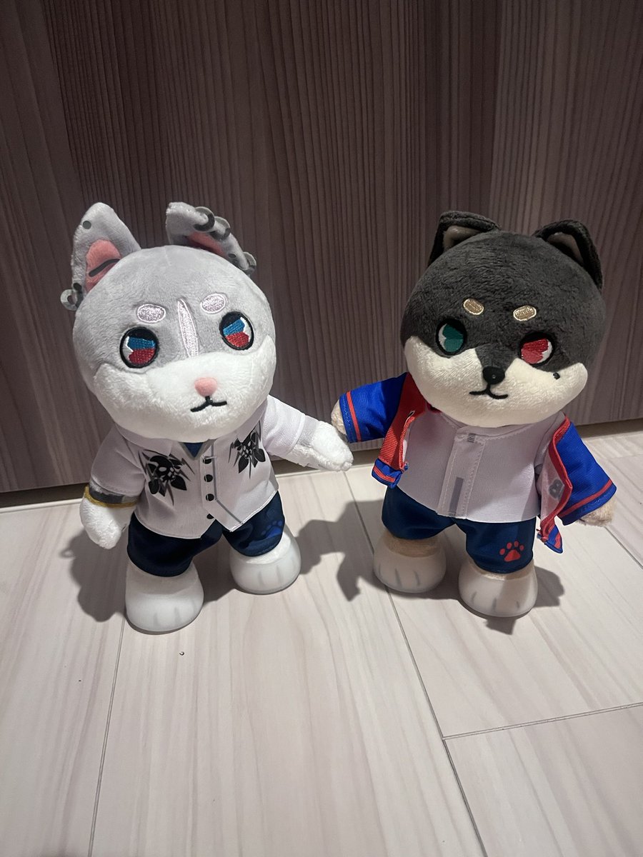 Ym112628's tweet photo. ヒプわんこ🐶の🐾がなかなか靴なくて外で立たせられないと思ってたけど…
100均にめちゃ良いものあった😭😭✨️

シリコンやから脱げないし、色味的にもそんな気にならない?かな(*´˘`*)
100均さんありがとう🙏 https://t.co/IDG3A3yquC