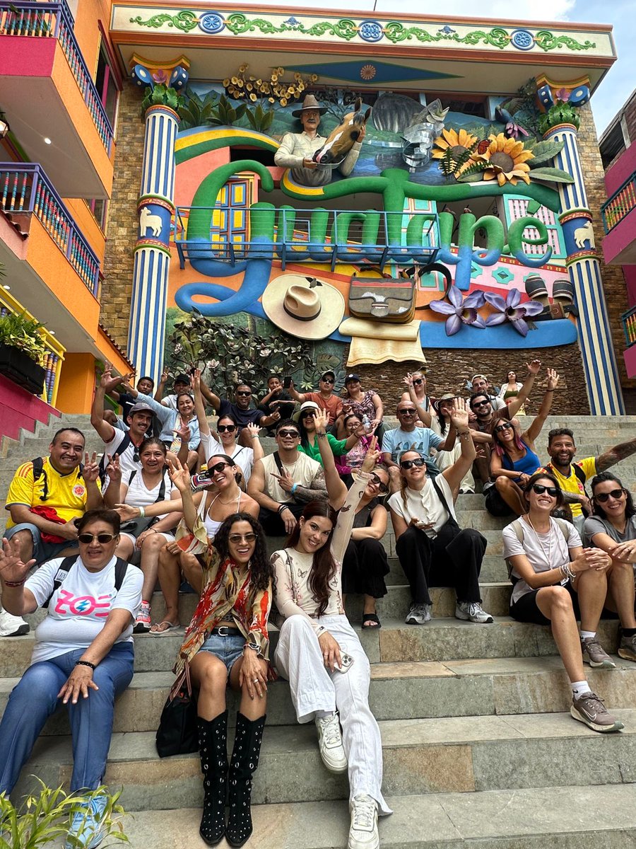 ToursGuatape's tweet photo. 👉 Disfruta de 1 día en Guatapé:

🚌 Transporte Moderno.
🥘 Gastronomía Local.
⛰️ Visita a la Piedra del Peñol.
🎨 Recorrido por el Pueblo. 
🚤 Paseo en Barco.
🦙 Granja de Llamas (Alto del Chocho).
🤠 Guía Turístico Certificado.
🛡️ Seguro de Viaje.

| Servicio seguro y puntual. https://t.co/5mXj7FHZcN