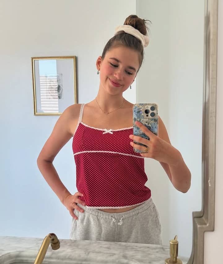 KarolinaroRose9's tweet photo. In anything you do always smile 🥰❤️😊 https://t.co/kSp61gv8xM