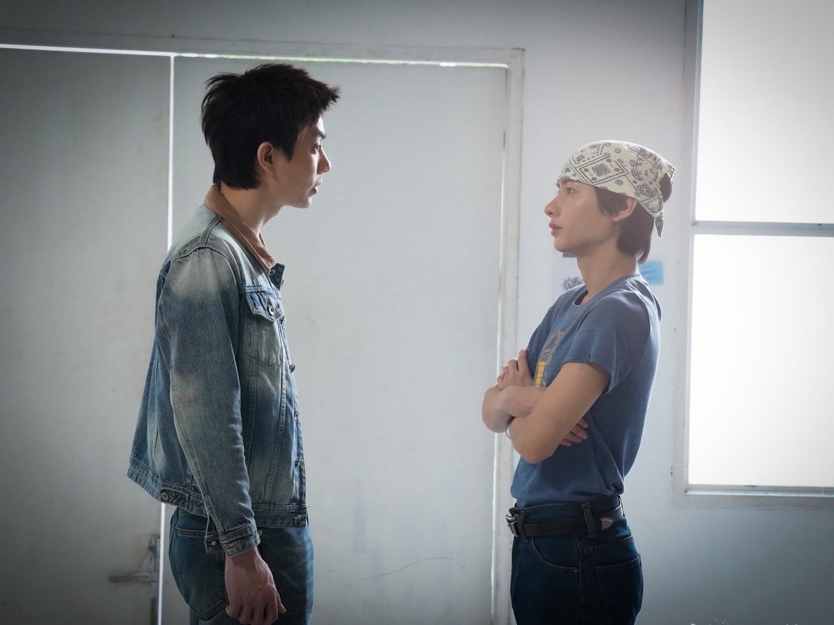 GunShotSeries's tweet photo. อย่าเถียงคนนี้เลยครับคุณตำรวจ ยอมๆ ไปเถอะ 🙂‍↕️ 

#GunshotSeries #GMMTV
@off_tumcial @AtthaphanP https://t.co/9RuXoIzAan