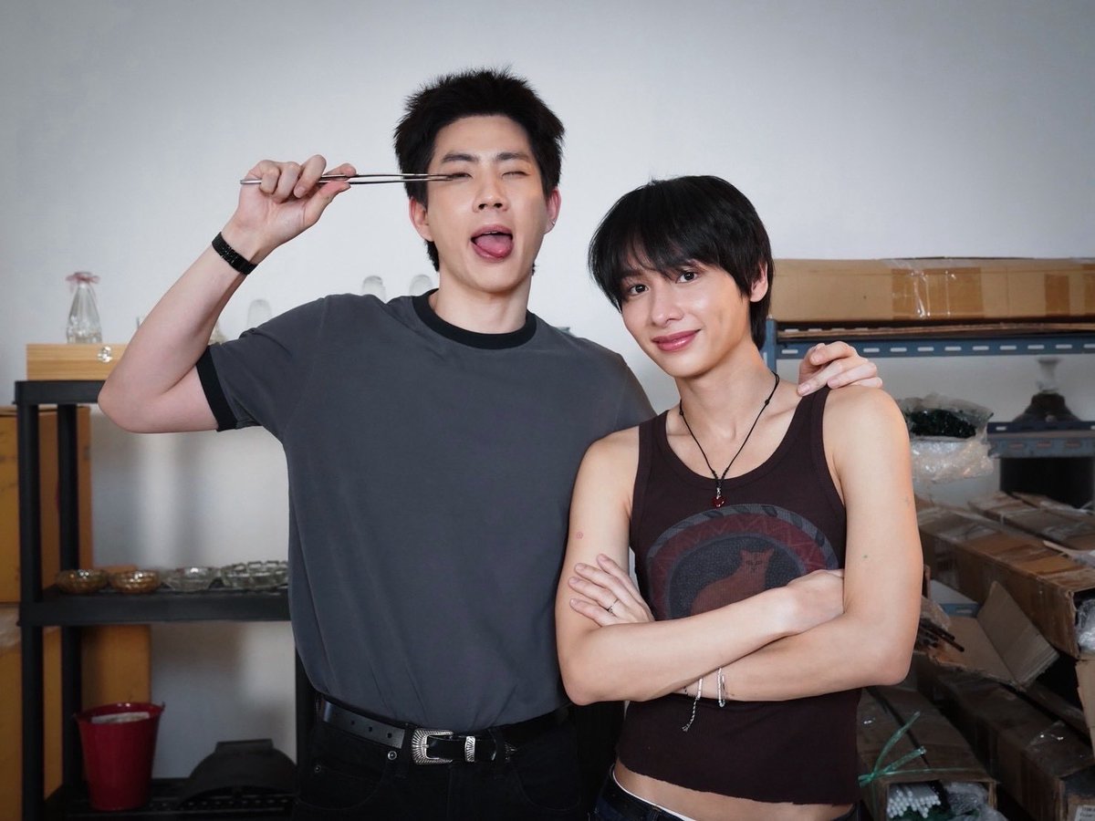 GunShotSeries's tweet photo. อย่าเถียงคนนี้เลยครับคุณตำรวจ ยอมๆ ไปเถอะ 🙂‍↕️ 

#GunshotSeries #GMMTV
@off_tumcial @AtthaphanP https://t.co/9RuXoIzAan