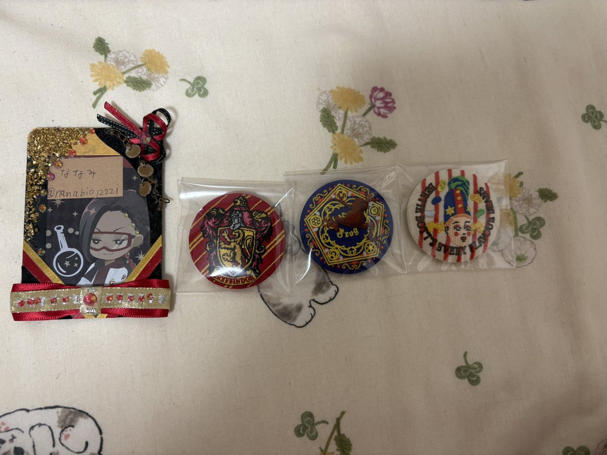 nanabio12221's tweet photo. [交換] ハリーポッター  ハリポタ 刺繍缶バッジ

譲⋯グリフィンドール 蛙チョコ 百味ビーンズ

求⋯ヘドウィグ

郵送にて交換お願いいたします。
お気軽にお声掛けください。 https://t.co/dZ4oR0fZQu