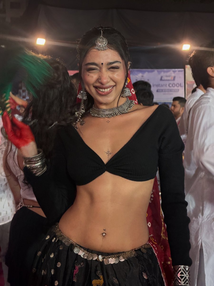 thedesibeauty's tweet photo. Kashifa Shaikh garba fit https://t.co/lsVZcC7Qjq