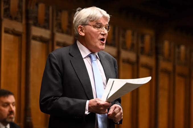 jodymcintyre_'s tweet photo. 🚨According to new documents released today, Tory MP Andrew Mitchell was taken on a £4167 all-expenses trip to Abu Dhabi by pro-Israeli lobby group ELNET UK from September 6-8th.

The group is run by ex-Labour MP Joan Ryan.

A previous ELNET delegation was led by Peter Mandelson. https://t.co/uGvKh8mtV1