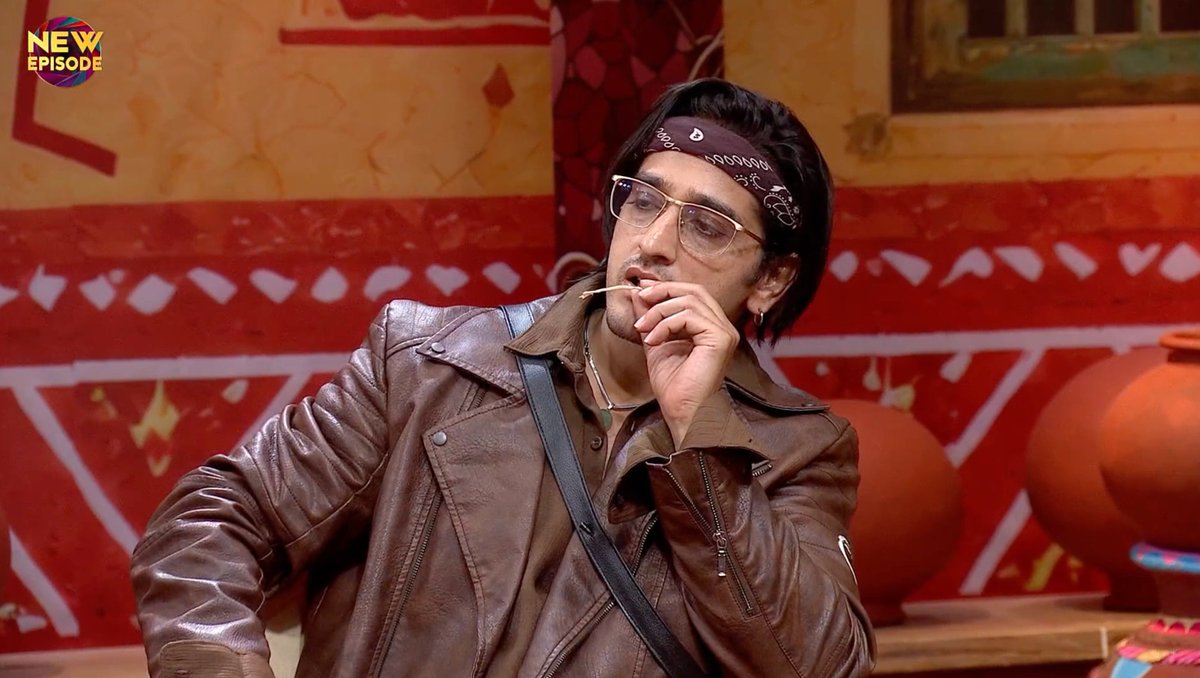 digital_media12's tweet photo. Bro is on a completely different level, pura group ko rage bait kar diya 😭😭🔥

#BiggBoss20 #QaziTouqeer #BB20 https://t.co/eLh1lo6ZVs