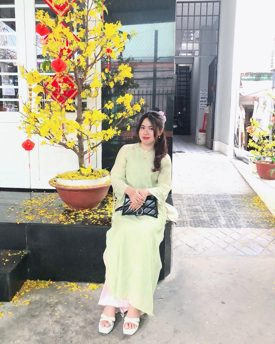 ximm19's tweet photo. Chúc em đi qua bốn mùa, mỗi ngày vui vẻ, hạnh phúc. Công việc thuận lợi, trong đầu có tri thức, trong túi có tiền, trong lòng an yên và trong tim gặp một người tử tế để yêu. https://t.co/D6qbDEYv0L