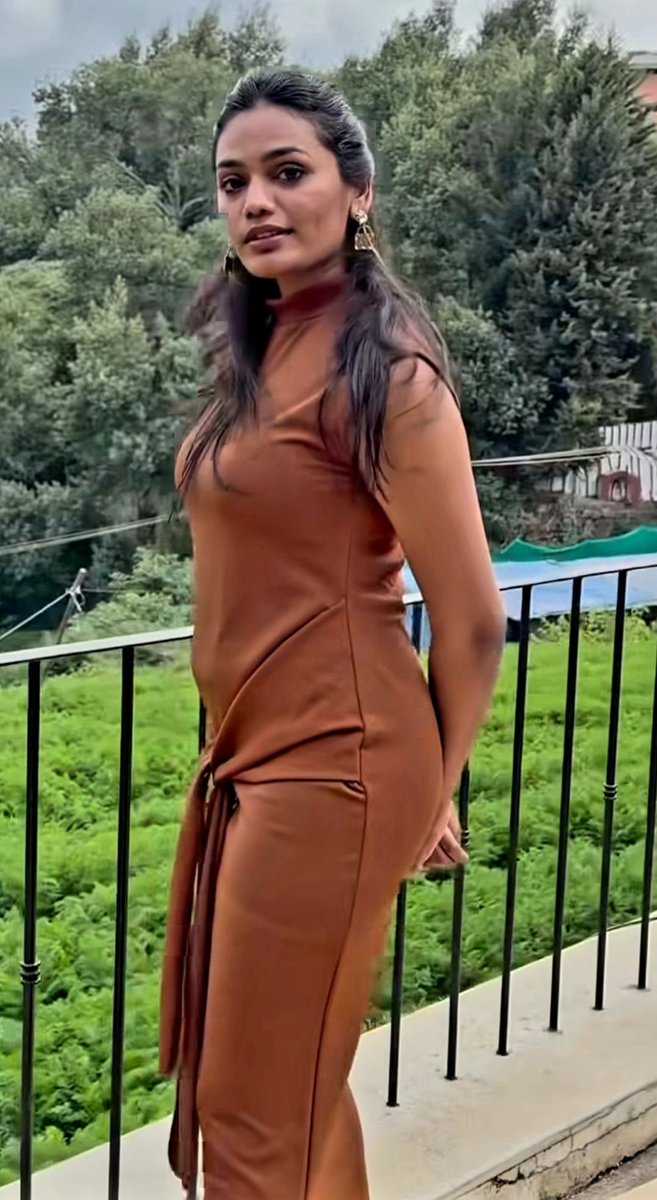 patjanetyt's tweet photo. Ivala athe edathula ava dress ah kilichi apdiye avala antha bayathulaiye enna back uh da nalla thadiya irukum pola apdiye antha dusky ah ana mutti kai pinnadi akkul la lammmmm 👅👅 tha ava kai adicha epdi irukum kai kozhupelam kuluga kulunga https://t.co/4VeDUNN3lw