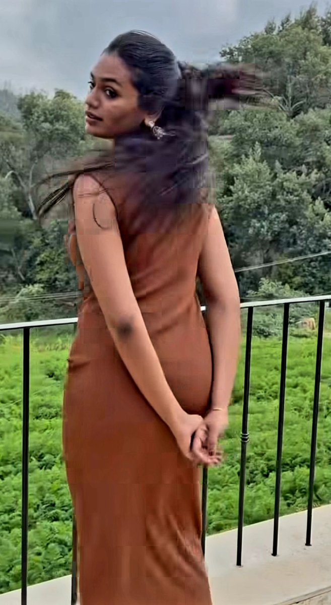 patjanetyt's tweet photo. Ivala athe edathula ava dress ah kilichi apdiye avala antha bayathulaiye enna back uh da nalla thadiya irukum pola apdiye antha dusky ah ana mutti kai pinnadi akkul la lammmmm 👅👅 tha ava kai adicha epdi irukum kai kozhupelam kuluga kulunga https://t.co/4VeDUNN3lw