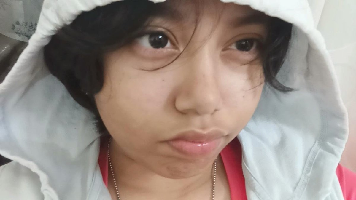 CharOverPizza's tweet photo. MEET YOUR OOMF!!!! ♫•*¨*•.¸¸♪✧
• name: florin
• sign: ♐
• hobbies: acting, editing sleeping, journaling, gaming etc- 
• birth flower: holly
• fav drink: sprite
• fav animal: dogs &amp; cats!
• comfort show : nice to not meet you! https://t.co/ZBaPEVCwWF
