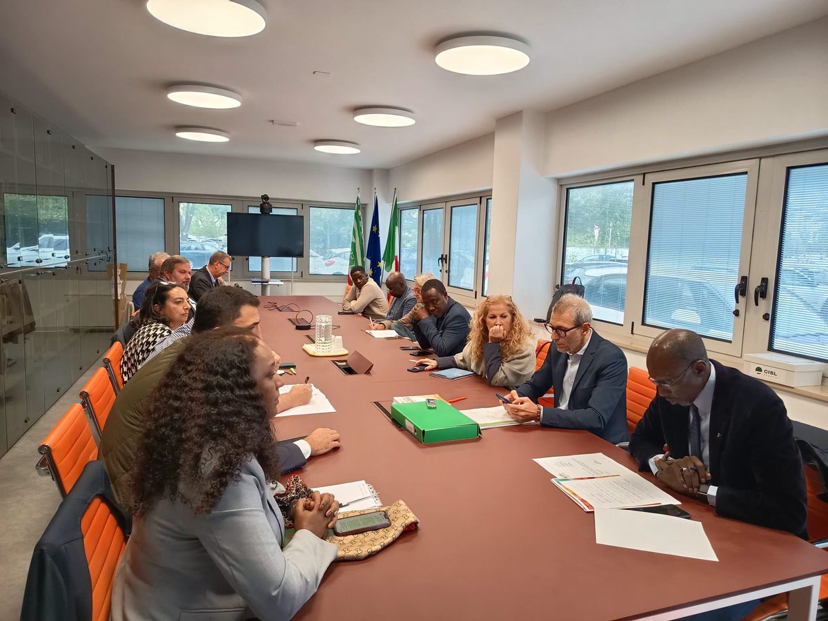 AnolfNazionale's tweet photo. 🟢👉Patrick Ogbonnia eletto all’unanimità presidente di ANOLF Veneto. ANOLF Nazionale ringrazia Massaer Diane per il lavoro svolto e CISL Veneto per l’ospitalità e la collaborazione. Buon lavoro al presidente e alla squadra regionale! #ANOLF #CISL #Veneto https://t.co/Y9hhxcoPjC