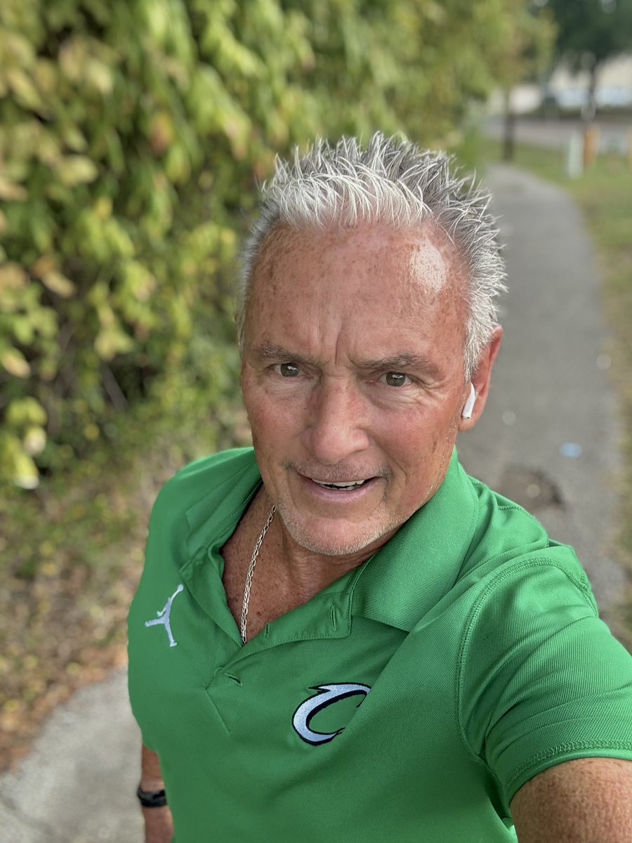RunMaster67's tweet photo. Get the Work In No Matter ……
  3.5 Miles. 150 Push Ups  #27daystill72 https://t.co/4COlcDKL8k