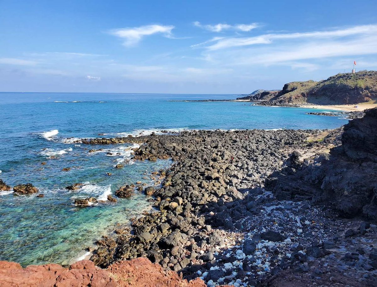 Tlay199761's tweet photo. Discover Phu Quy Island: clear blue waters, coral reefs and a slower pace. Ride coastal roads, explore hidden coves, snorkel around Hon Tranh and savor fresh seafood in one of Vietnam’s most untouched island escapes. https://t.co/LtISdx7m0u