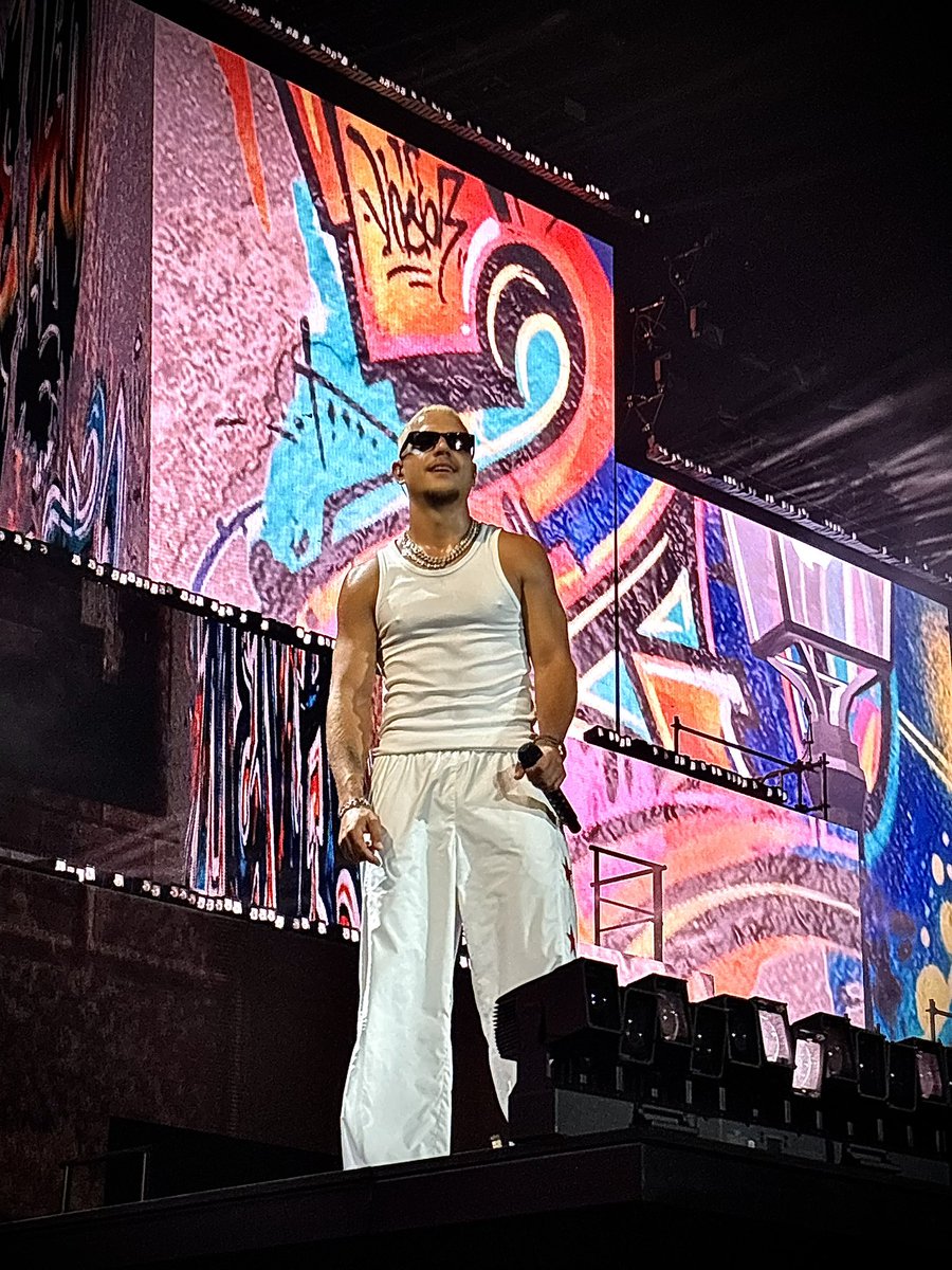cycyevn's tweet photo. En vrai j’avais pas flex de mes photos du stade de France de PLK 🙆🏻‍♀️ coucou @PLK75 👀 https://t.co/H0uLHJGVzL