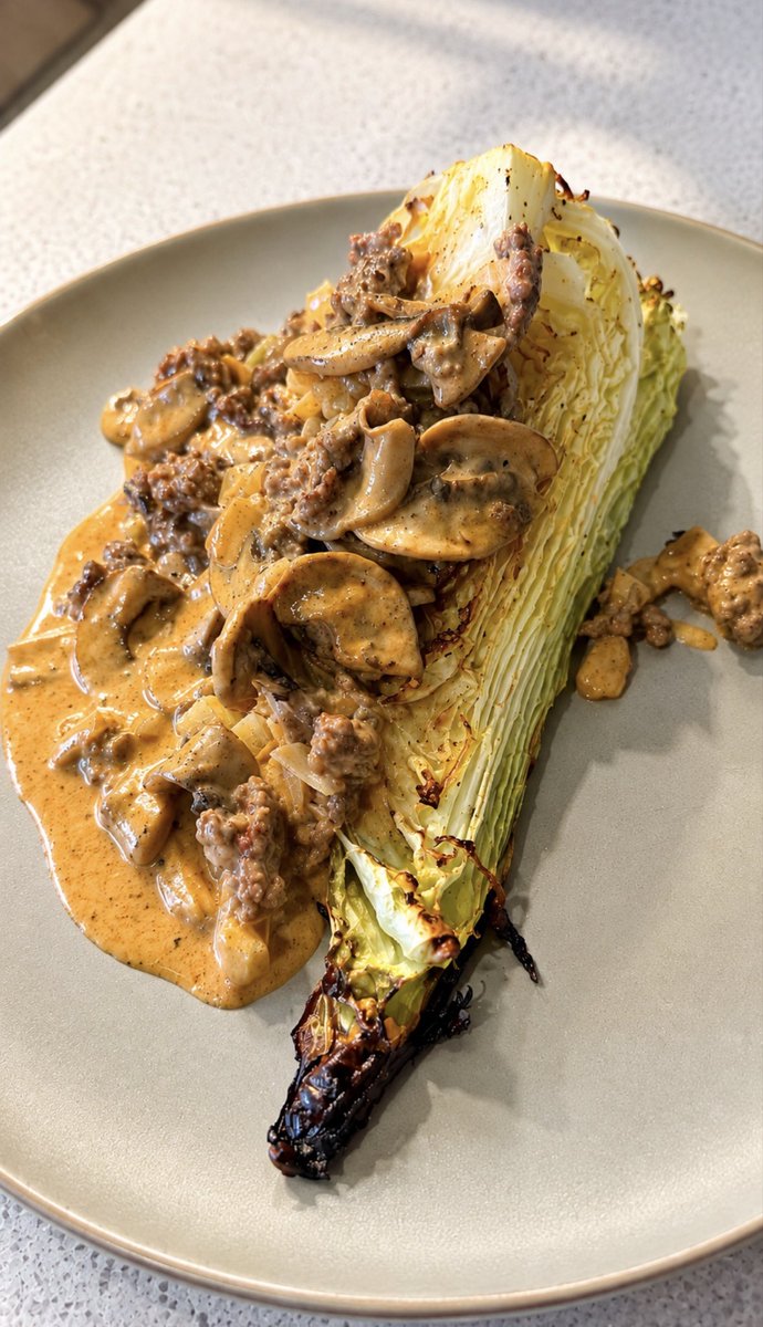 TiinaQueenB's tweet photo. Hjemmelagd Stroganoffsaus med spisskål!
Overraskende godt 🤤 kjøttdeig, sopp og masse annet digg!!! https://t.co/1NfkzGNKek