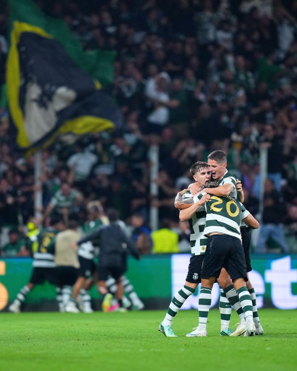 racadeleao_'s tweet photo. QUE FOTÃO! EQUIPA UNIDA 💚 https://t.co/gHJWtFdF3k