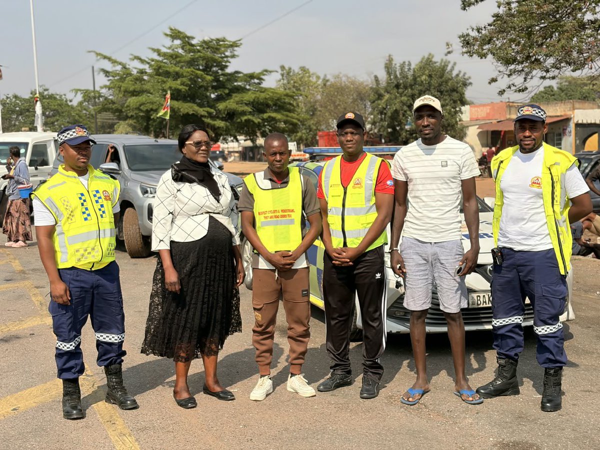 AskRtsa's tweet photo. ONE JOURNEY. ONE MISSION. SAFER ROADS FOR ALL!

From Pemba to Lusaka, Kazelausha Chabota took the road safety message to the streets, sensitising and educating road users on the importance of road safety and the need for everyone to play their part in protecting lives.

Read more on https://t.co/B0kT53nEPL