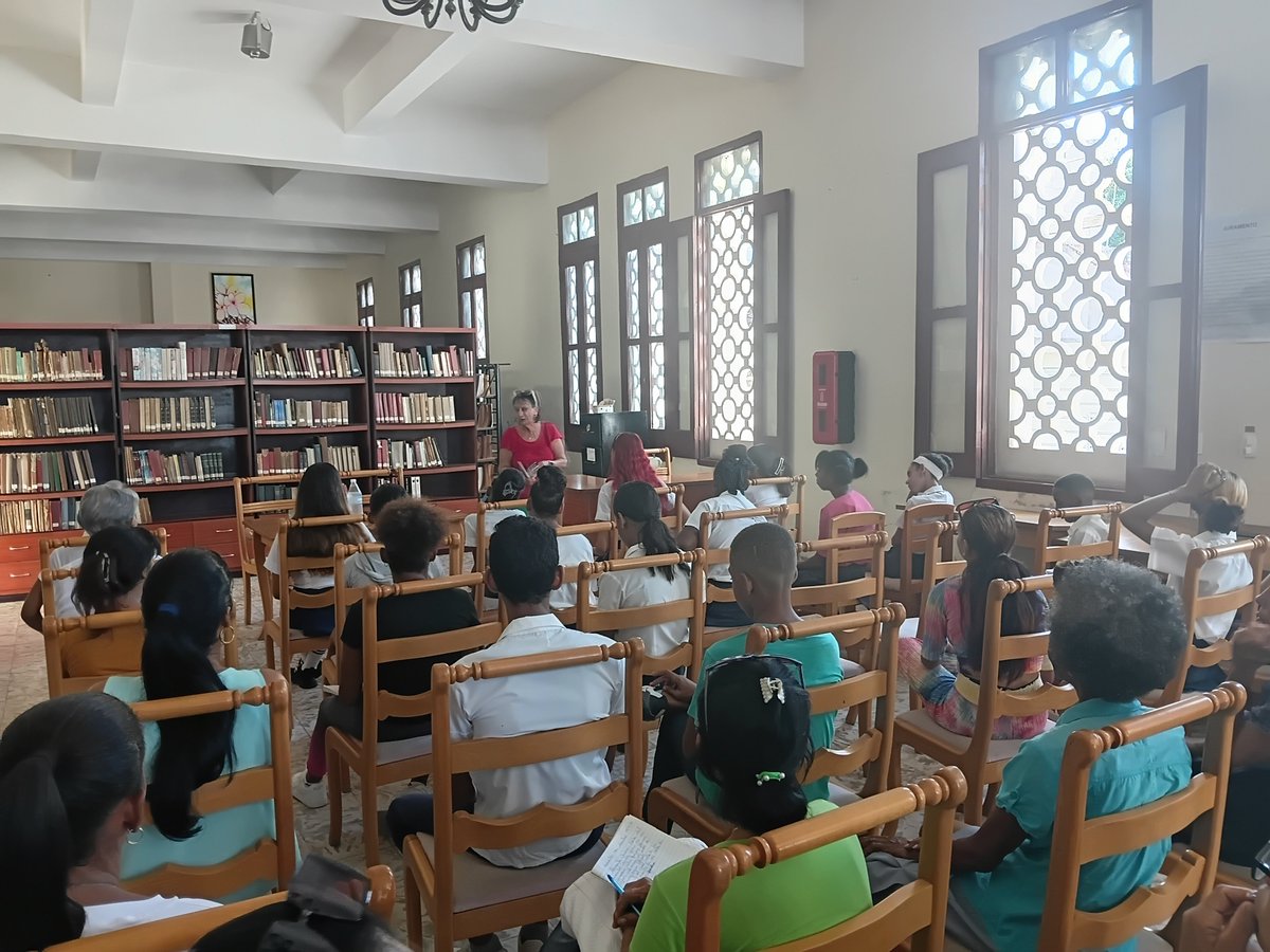 CpllGT's tweet photo. En el espacio "Letras que no mueren, José Sánchez Guerra, historiador de #Guantánamo y la escritora Margarita Canseco expusieron los aportes de la obra "La estirpe de Orfeo". Dialogaron también sobre la huella de Luis Morlote a través del libro Guantánamo narraciones dialogadas. https://t.co/2cAFLNw1kd