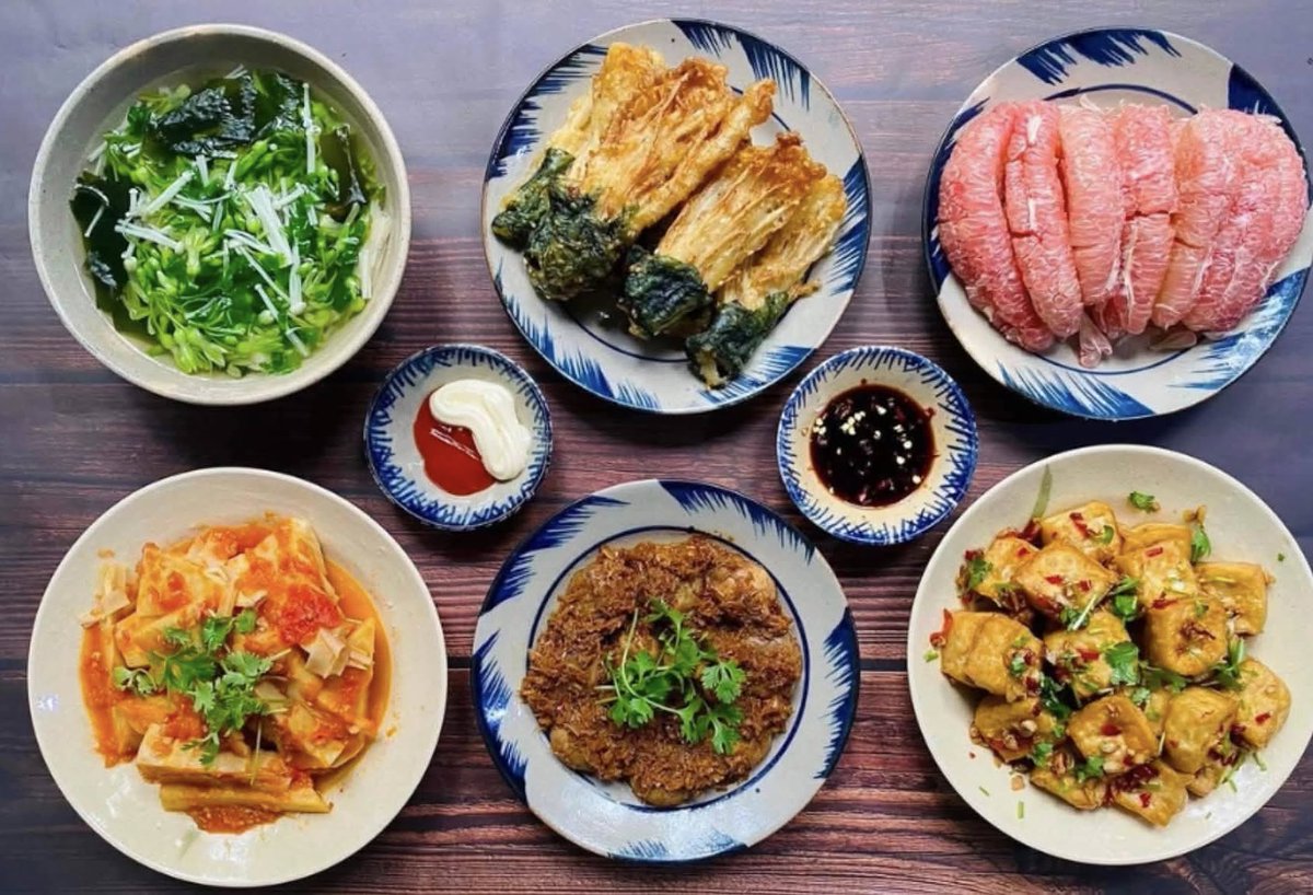 Jess_Vaale's tweet photo. Vegetarian, vegan, or Halal? Southern Vietnam has plenty to offer: vegetarian restaurants, vegan cafés, Halal-friendly spots, tropical fruits, rice noodles, tofu dishes, and local vegetable specialties. https://t.co/U2J3P5MEyb