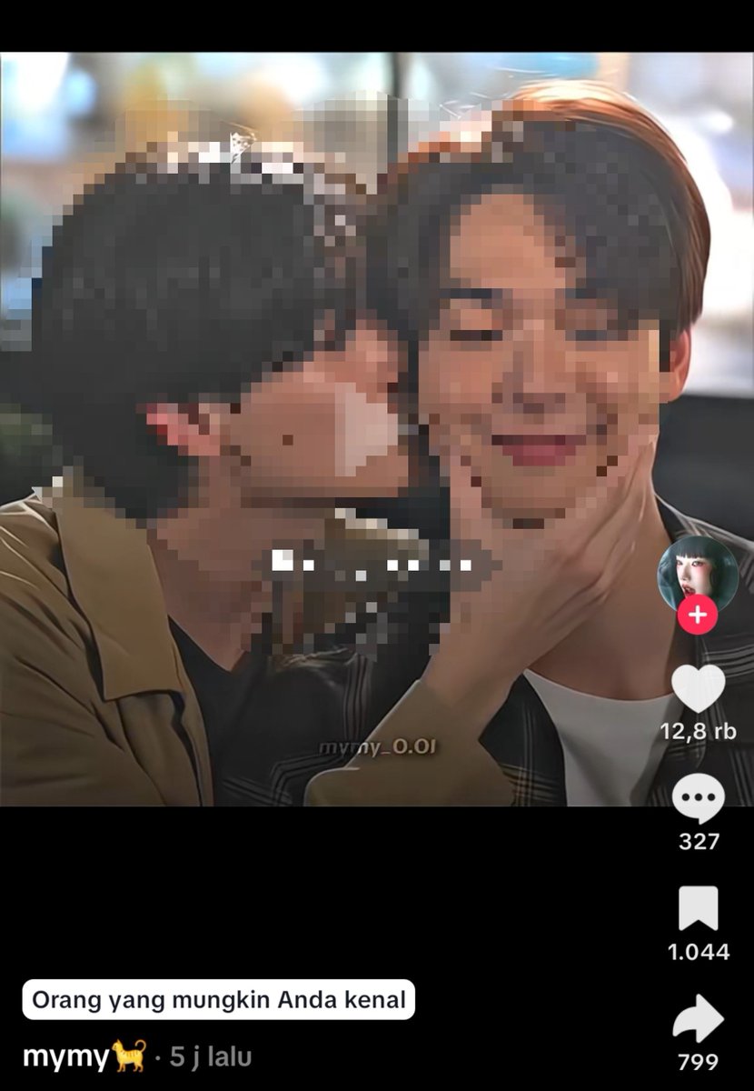 skyysaturn's tweet photo. gue tau dtm emang suka nyawit, tapi kalau begini jatuhnya udah kelewatan batas.. PLEASE STOP PAKAI AI??? JANGAN BANDEL BANDEL PLIS??? kalau kalian emang sayang dewtee, tolong banget STOP ya!!! dengan bangganya mengiyakan hal yang harusnya tidak dilakukan. pdahal dew udh sejelas itu loh bilang jangan pakai AI dengan alasan apapun itu. STOP BANDEL, STOP NGEYEL, STOP FOMO FOMOAN!! Percuma editan lu bagus tapi nyempil AI tuh buat apa???