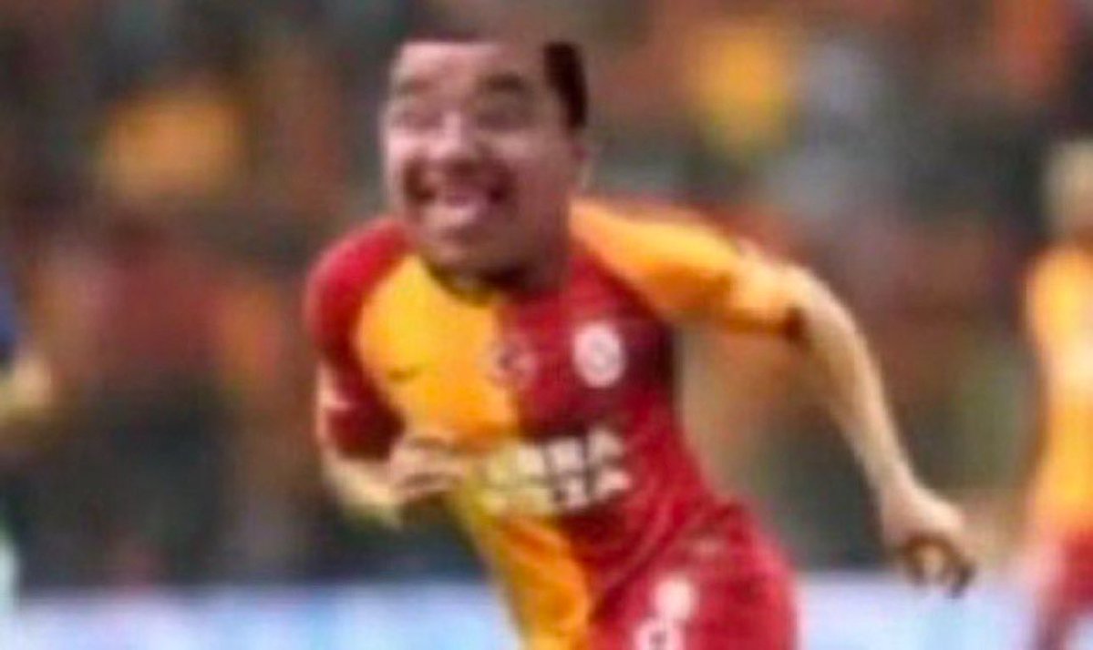 ba66_'s tweet photo. لاعب غلطة سراي اللي بيسكت الجمهور بعد الهدف الاول 

وبالاخير تنتهي 5-1 https://t.co/6ybNrFNkdS