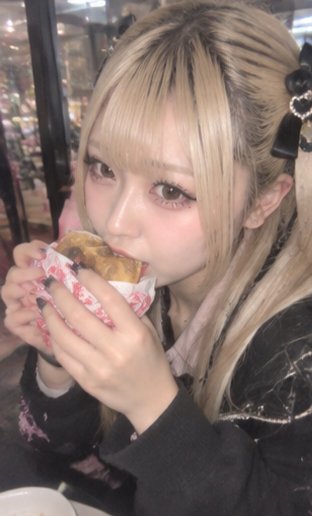 yuunyan_8_'s tweet photo. 昔のギャル時代❣️どっちが似合ってる？✨
#裏アカ　#裏垢　#ギャル https://t.co/xPDyLHR318