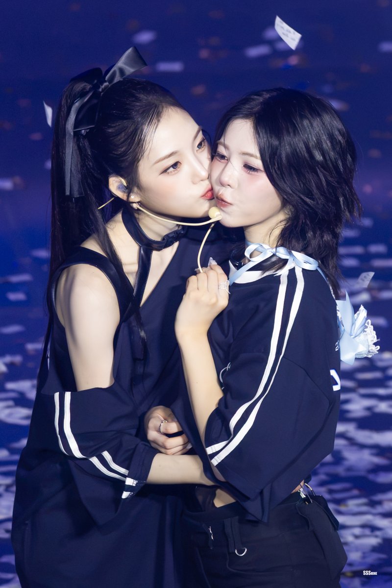 ssshine_triples's tweet photo. 261010   

#tripleS #트리플에스 
#지서연 #Jiyeon #서다현 #Dahyun https://t.co/Qbd3MIekc7