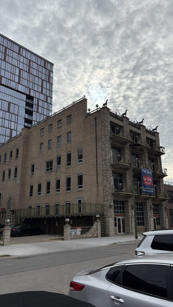 KCKChief's tweet photo. @molzer Sinking your teeth into the Chicago market? Great location in west loop for a Molzer makeover https://t.co/mTr2mZUoZe