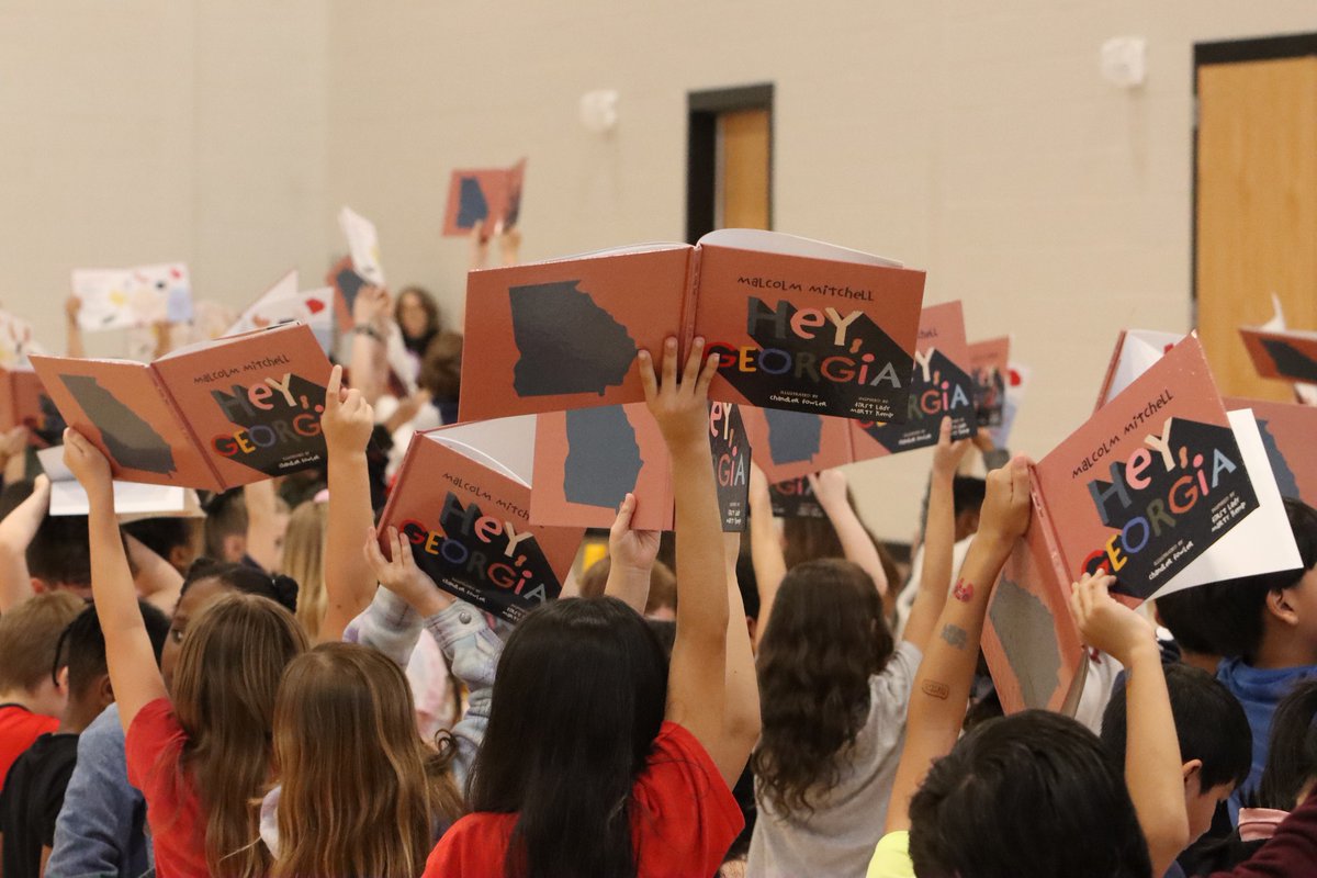 ReadWithMalcolm's tweet photo. We want students to get LOUD about reading. That’s what a Reading Rally is all about: bringing students together, building excitement around books and showing them what reading can open up. Every student goes home with a book of their own. Want to bring a Rally to your school? https://t.co/YHOBKpDNJ6