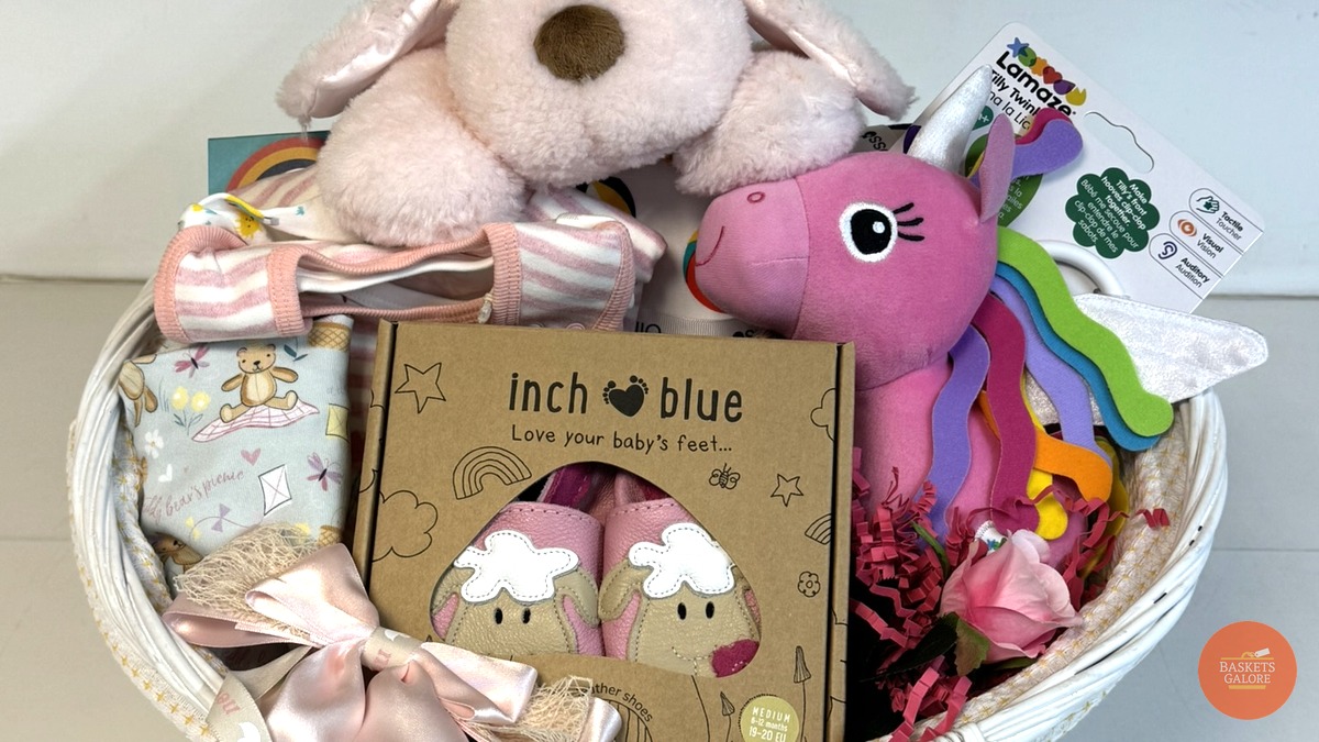 BasketsGalore's tweet photo. Today's Gift Basket Of The Day was the "Luxury Baby Girl Gifts" 👶 

https://t.co/KI1XAzwzgb

Follow &amp; RT to enter #prize draw to #win a Gift Basket. 

More info via our blog. 

#giftbasketoftheday #gifts #competition #giftbasketsrule #newbaby https://t.co/zE4dvYEHhk