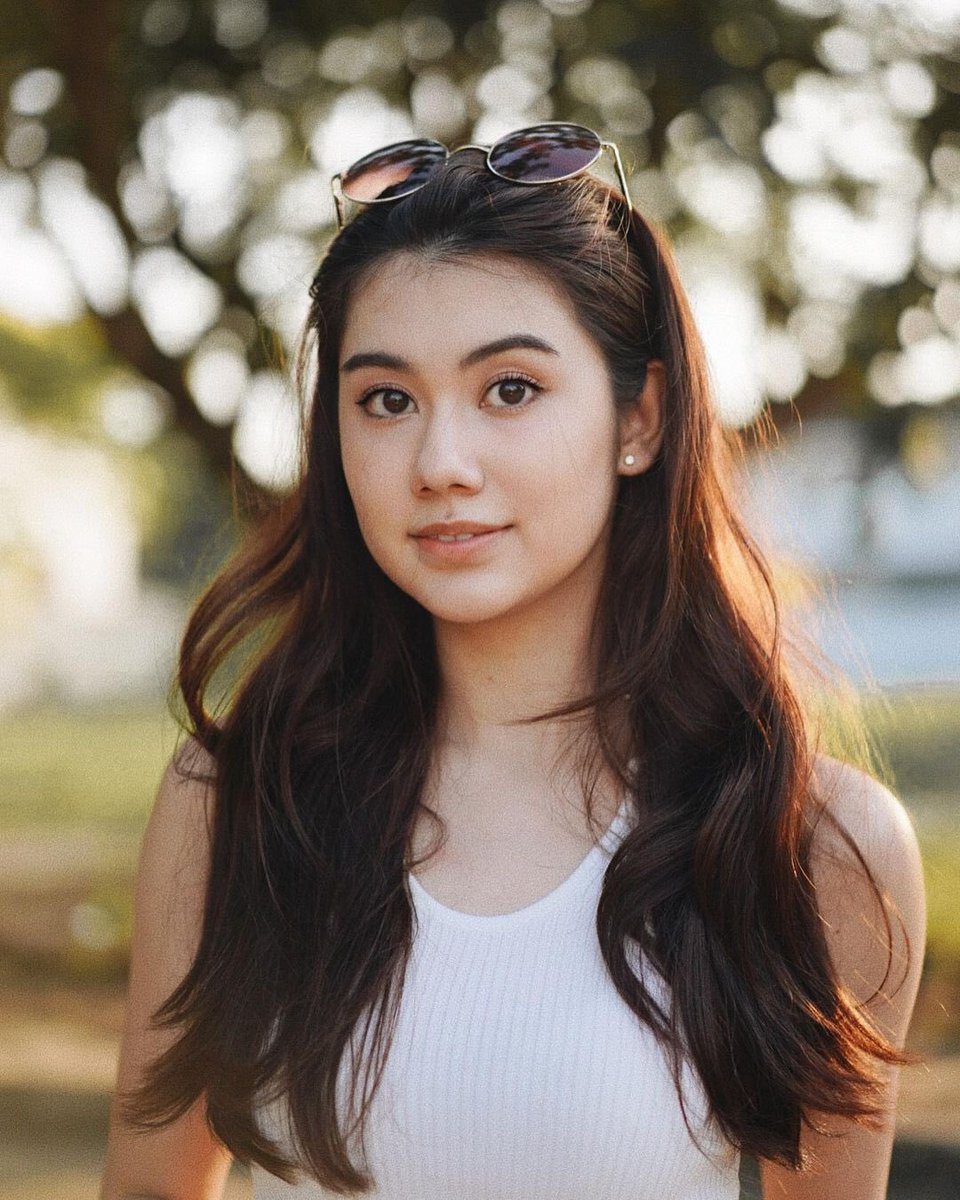 MaelysVyshen's tweet photo. You started this, if Lingling’s solo fans bashed @lena__lorena and @miunatshaa , GBB’s should blame you.
Love you Meen in real life but on come let me pretend to love Miu

#LenaMiu https://t.co/rgNuLROqf7