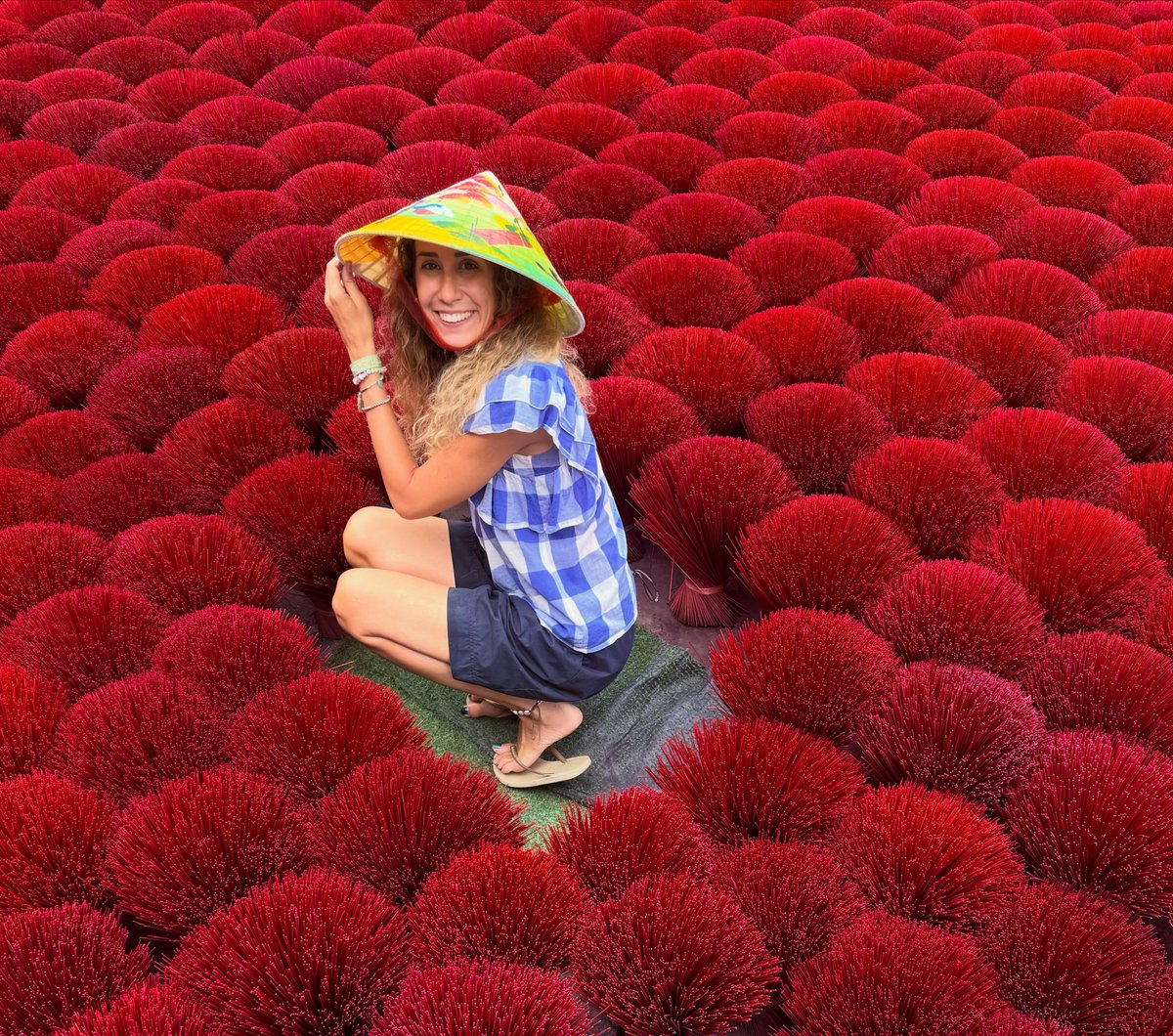 tachirito3's tweet photo. Lost in the scent of incense fields. https://t.co/ejhcziTf93