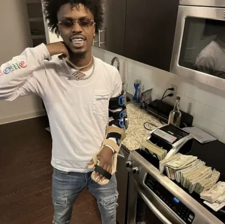 bigharris1212's tweet photo. BTB Savage went on VladTV bragging about killing a home invader and taunting the opps online... and was shot and killed in Houston just days later. Wild how fast social media and ego can turn fatal. Crazy story. https://t.co/exqyzymeAX
