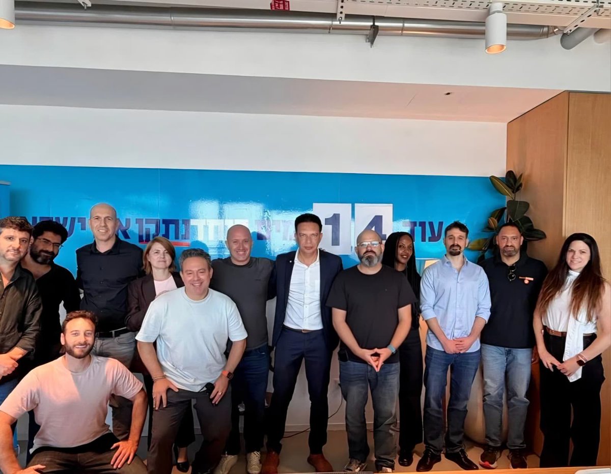 BitcoinIL's tweet photo. היום קיימנו פגישה עם נציגי מפלגת "ביחד",
 במסגרתה דנו על האתגרים הרגולטוריים, החסמים וההזדמנויות העומדים בפני תעשיית הקריפטו בישראל.
בפורום חברות הקריפטו אנו רואים חשיבות בקיום שיח מקצועי עם גורמים מכל צדדי המערכת הפוליטית, במטרה לקדם היכרות עם צורכי התעשייה ולסייע בגיבוש סביבה רגולטורית שתאפשר את המשך התפתחותה בישראל.

תודה לולדימיר בליאק, Mati Gill Hillary Orly Harel על השיח הענייני והפורה

מזמינים אתכם לבקש מהמועמדים שלכם להוביל את הרפורמה- https://t.co/7lPRcHcj6n

#הציבור_בעד_קריפטו