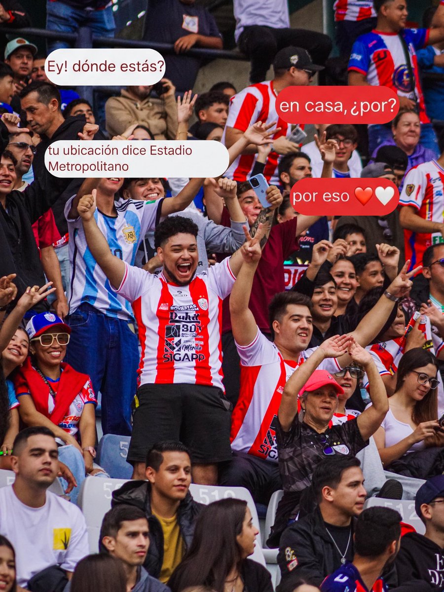 EstudiantesMEFC's tweet photo. 🏠¡𝐋𝐚 𝐜𝐚𝐬𝐚 𝐧𝐨𝐬 𝐞𝐬𝐩𝐞𝐫𝐚 𝐞𝐬𝐭𝐞 𝐝𝐨𝐦𝐢𝐧𝐠𝐨! 🏟️🔴⚪

Por la historia, por el honor y por estos colores, este domingo a las 3:30 pm la única opción es la victoria. 

¡Dejemos el alma en la grada y en la cancha! 🇲🇨🔥

#ElEquipoDelPuebloMerideño https://t.co/qPjlRuWTKx
