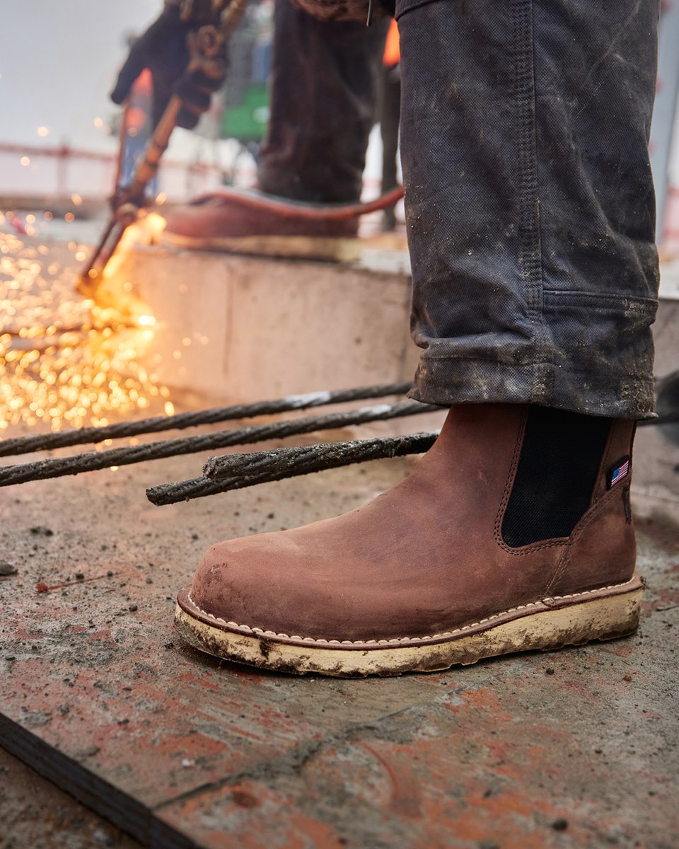 danner's tweet photo. From our hands to your feet. The Chelsea Bull Run boots are some of our most popular work boots with unmatched quality and comfort. #builtinusa
https://t.co/jT5wiEWkVG https://t.co/pqbYnELJGd